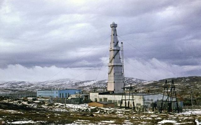 Kola super-deep scientific well derrick, around 1980.