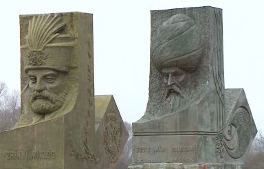 monuments to zrinski and szuleiman