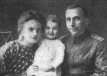 Wegener, his wife and daughter, 1916